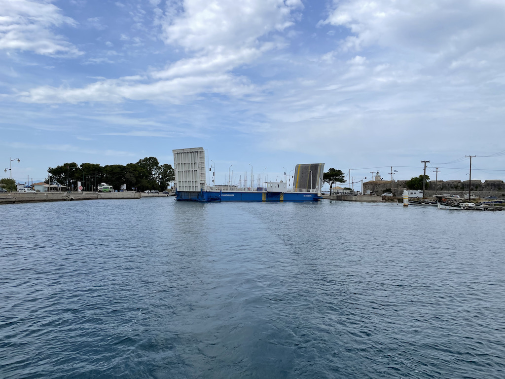 мост на Lefkas